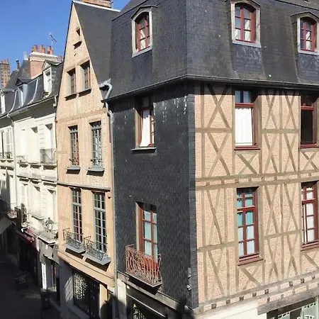 Le Colbert Vue Loire Dans Le Centre Historique De Daire Tours