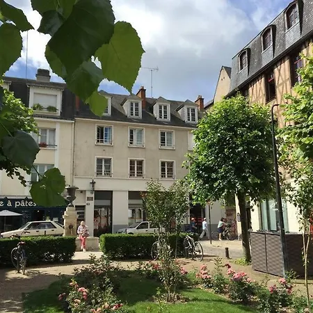 Le Colbert Vue Loire Dans Le Centre Historique De Tours