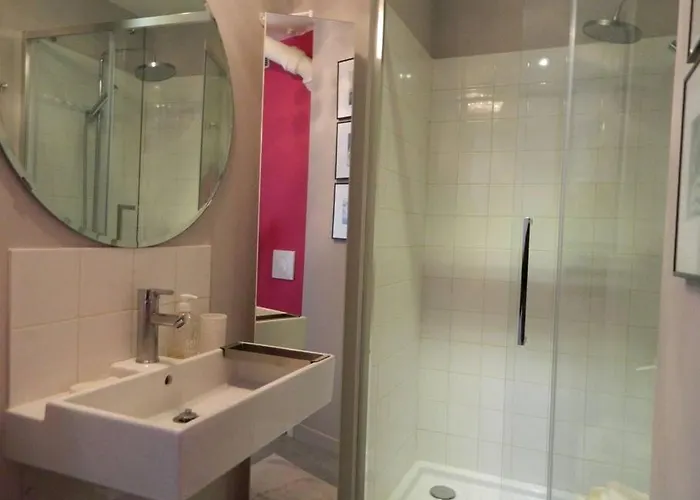 Le Colbert Vue Loire Dans Le Centre Historique De *