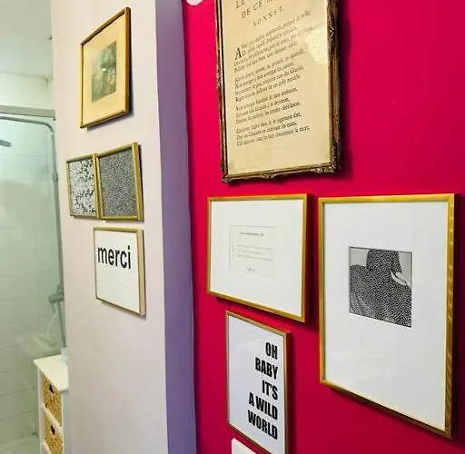 Le Colbert Vue Loire Dans Le Centre Historique De *